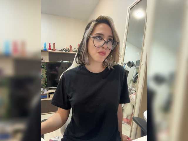 YoloLove live webcam show