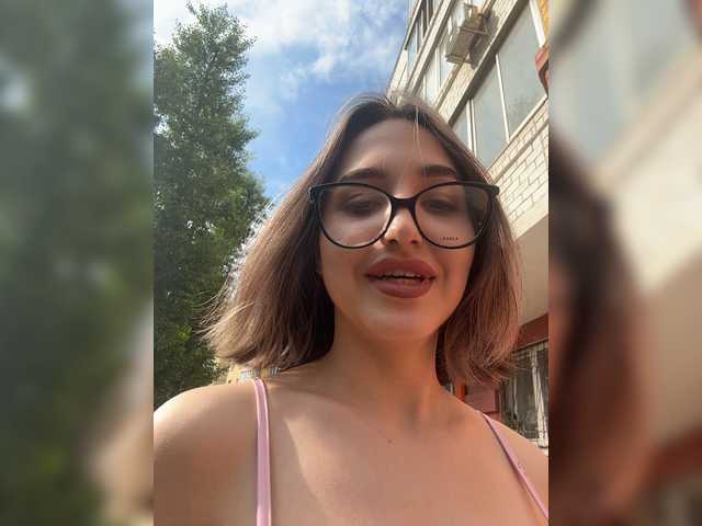 YoloLove live cam on BongaCams