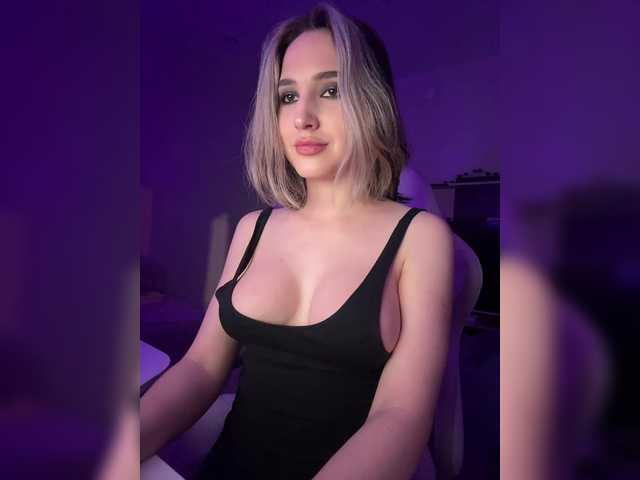 YoloLove live stream preview