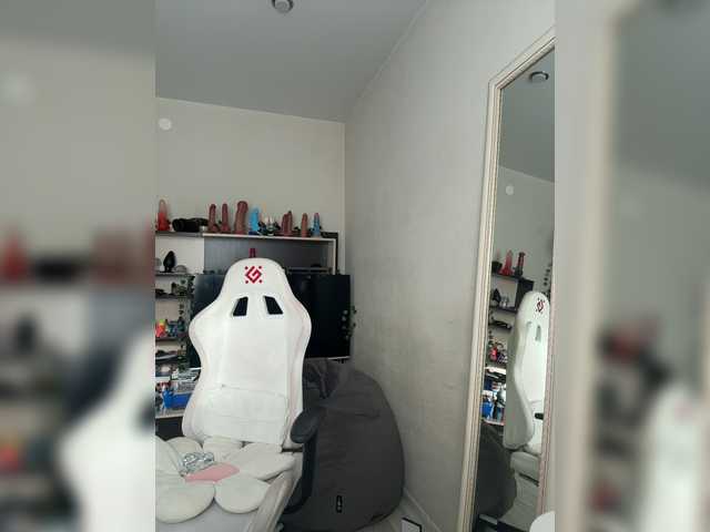 YoloLove live cam on BongaCams