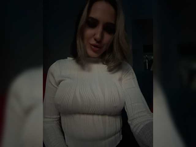 YoloLove live cam on BongaCams