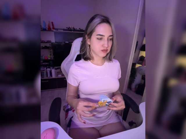 YoloLove live cam on BongaCams