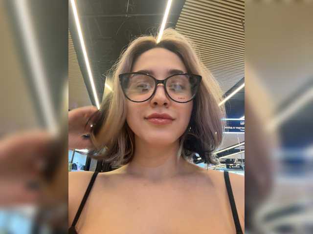 YoloLove live webcam show
