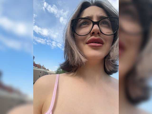YoloLove live cam on BongaCams