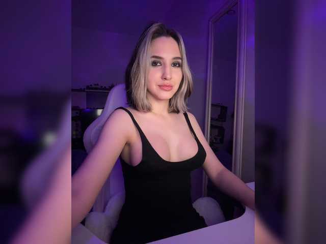 YoloLove live cam on BongaCams