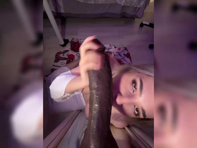 YoloLove live cam on BongaCams