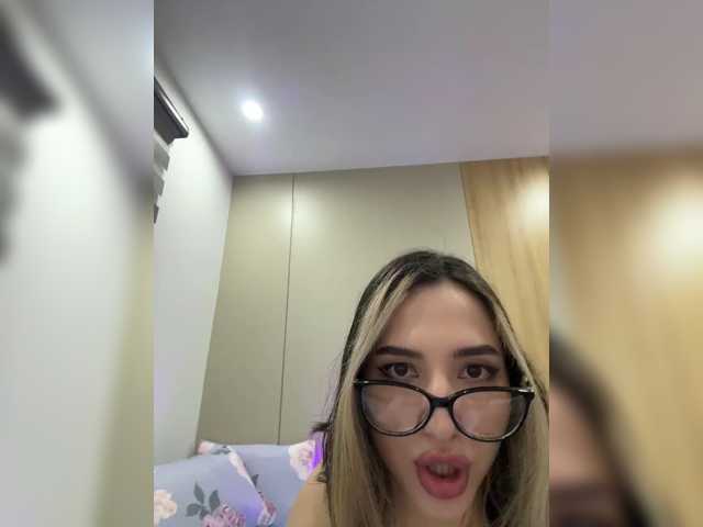 Honey_buns live cam preview