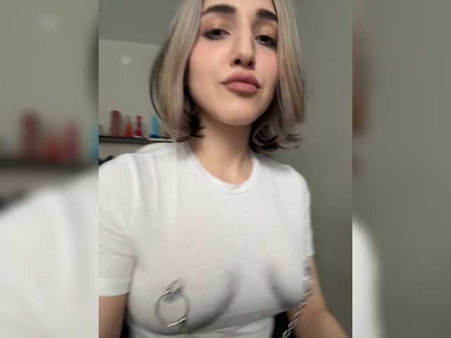 YoloLove live cam on BongaCams