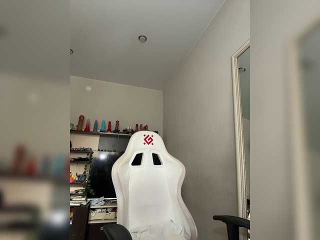 YoloLove live cam on BongaCams