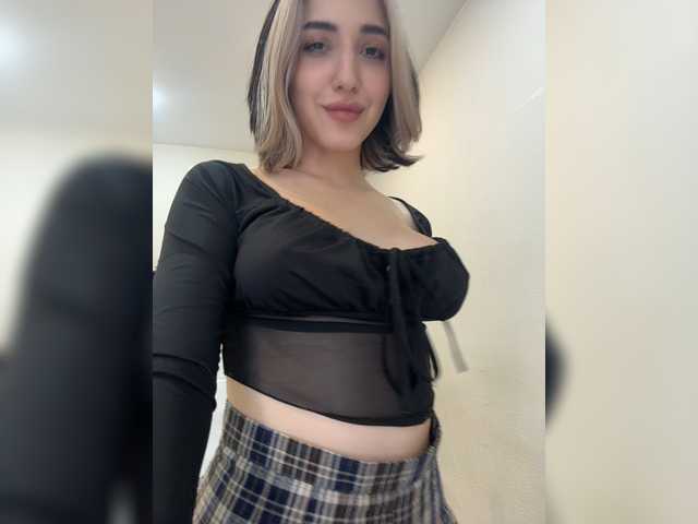 YoloLove live cam on BongaCams