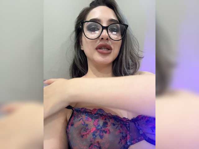 YoloLove live cam on BongaCams