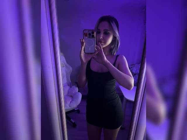стрип с YoloLove