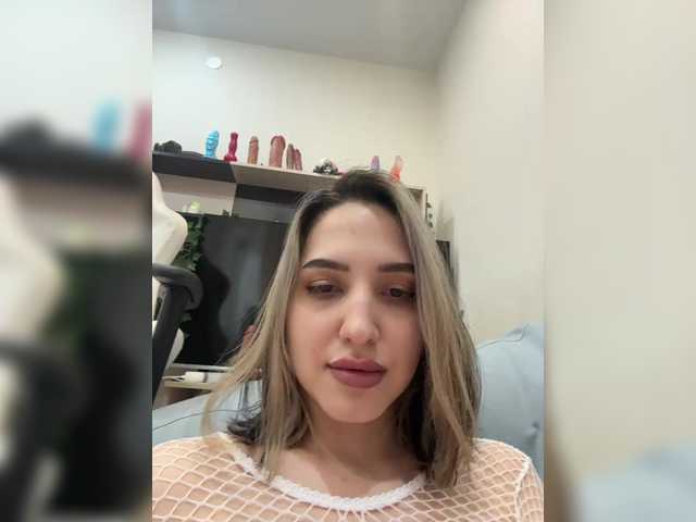 Honey_buns — live female cam