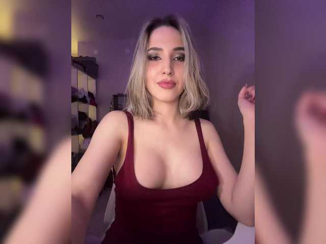YoloLove live cam on BongaCams