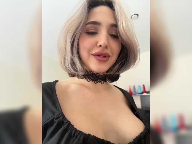 YoloLove live cam on BongaCams