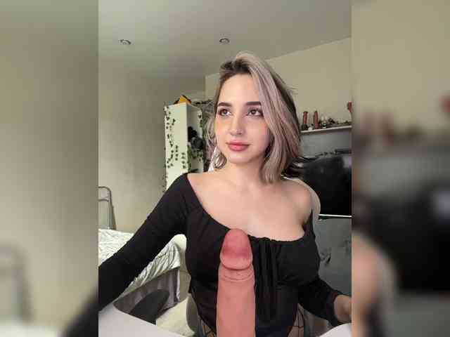 YoloLove Live Webcam on BongaCams