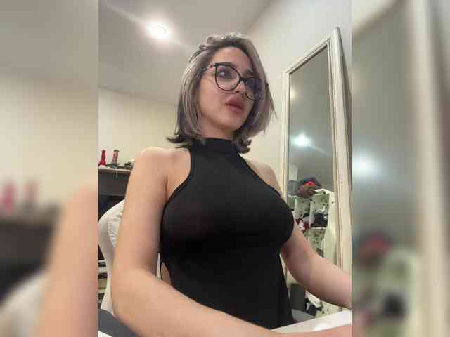 YoloLove Sex Cam Show