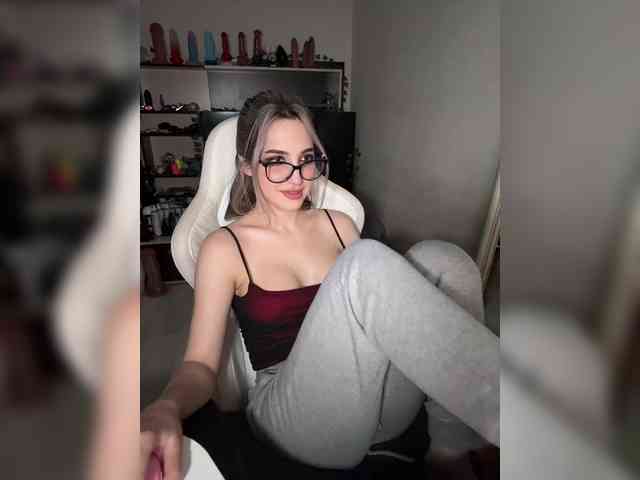 YoloLove Sex Cam Show