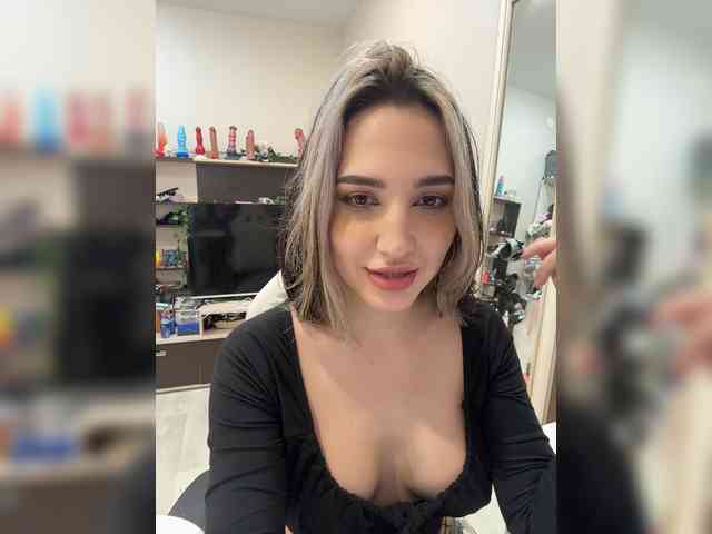 YoloLove Live Webcam on BongaCams