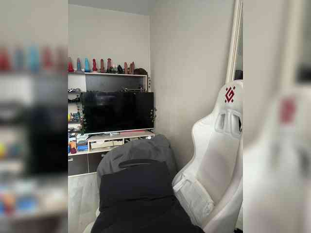 YoloLove Sex Cam Show