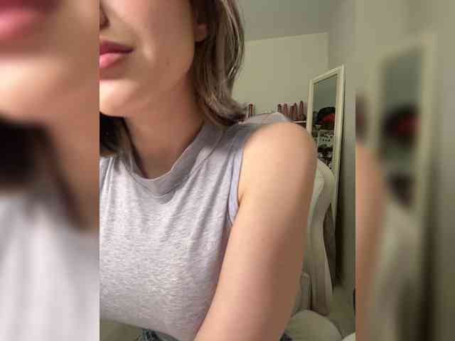 YoloLove Sex Cam Show