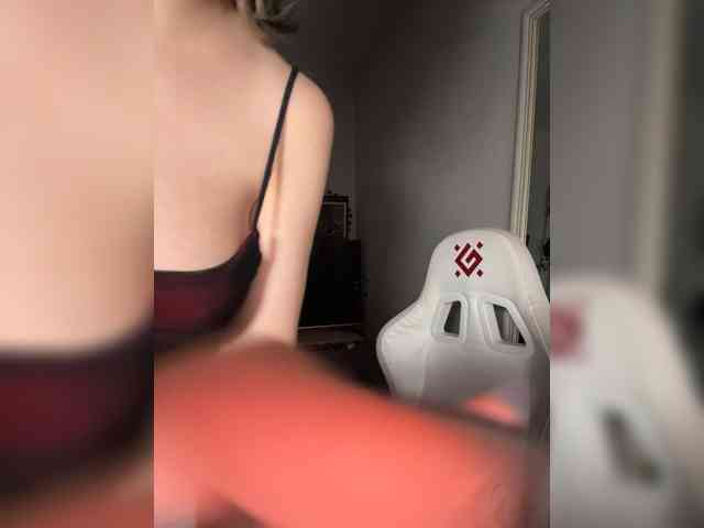YoloLove Sex Cam Show