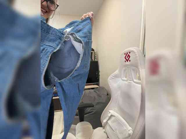 YoloLove Sex Cam Show