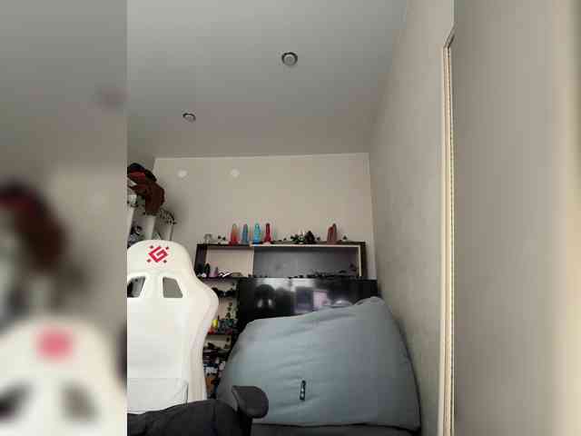 YoloLove Sex Cam Show