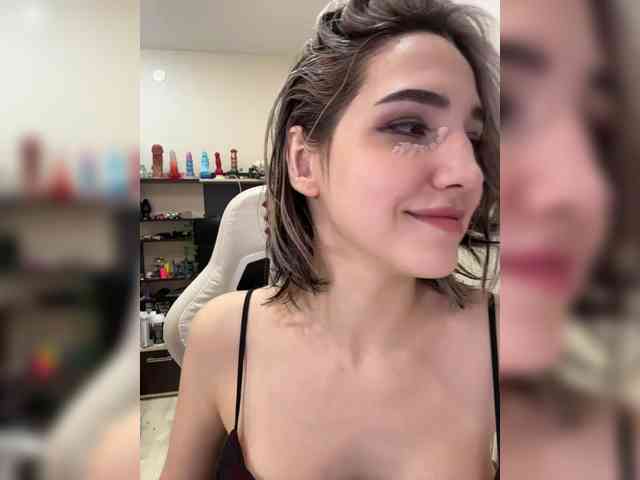 YoloLove Sex Cam Show