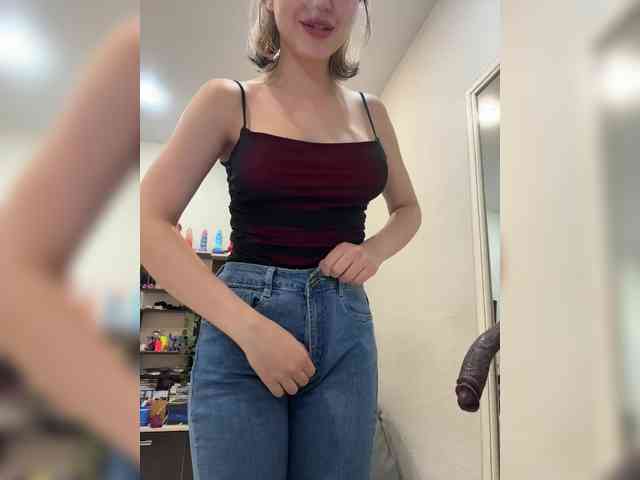 YoloLove Sex Cam Show