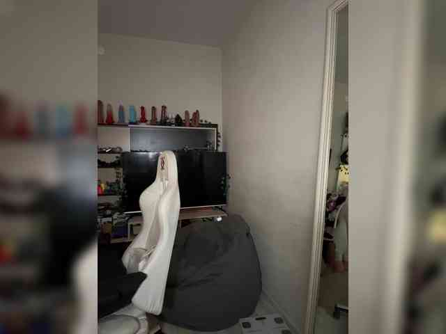 YoloLove Sex Cam Show