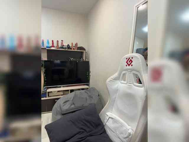 YoloLove Sex Cam Show