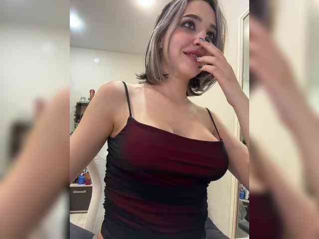 YoloLove Sex Cam Show