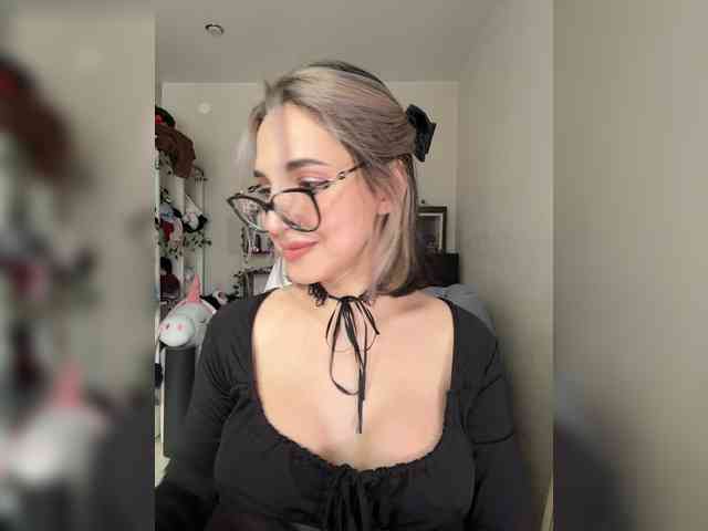 YoloLove Sex Cam Show