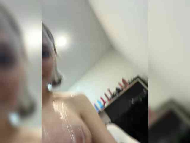 YoloLove Sex Cam Show