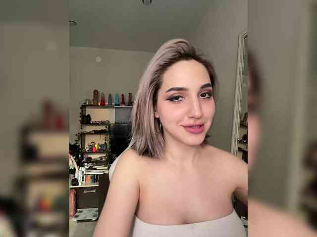 YoloLove Sex Cam Show