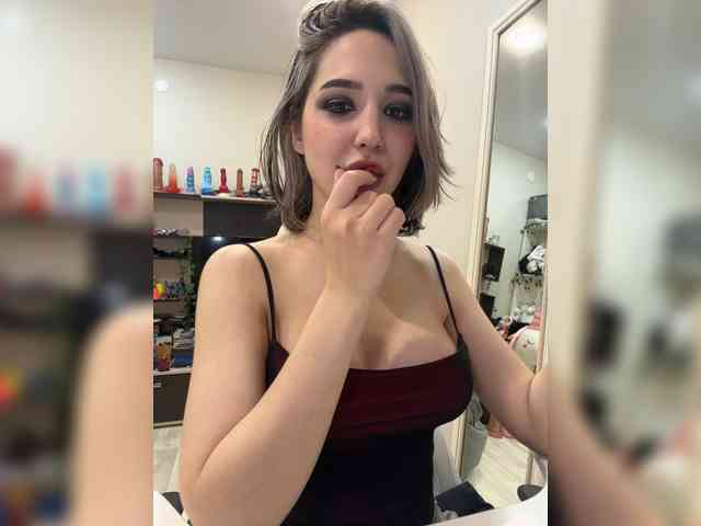 YoloLove Sex Cam Show