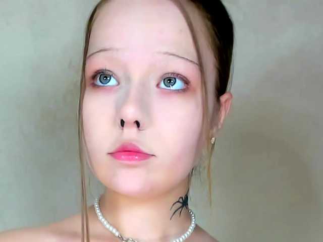 MelMooon live cam on BongaCams