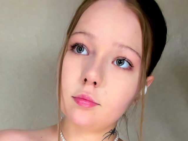 MelMooon live cam on BongaCams