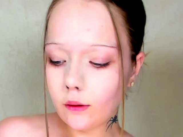 MelMooon live webcam show