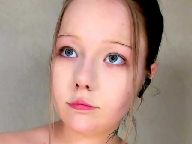 MelMooon live cam on BongaCams