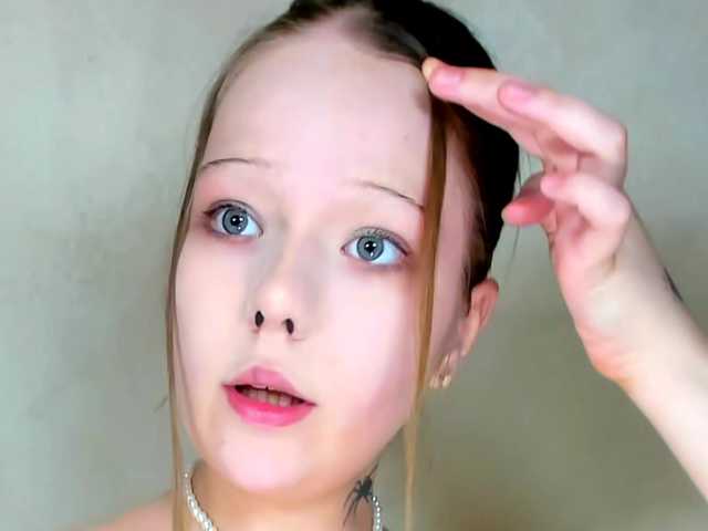 MelMooon live webcam show