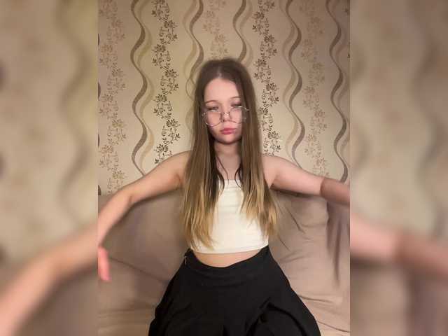 MelMooon's BongaCams show and profile