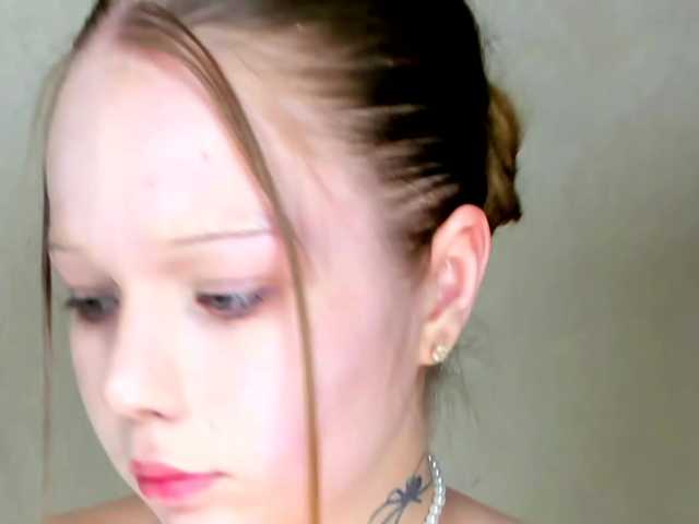MelMooon live webcam show