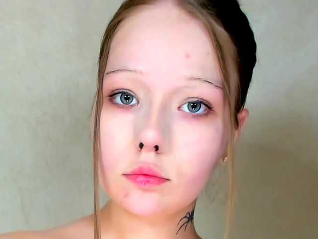 MelMooon live webcam show