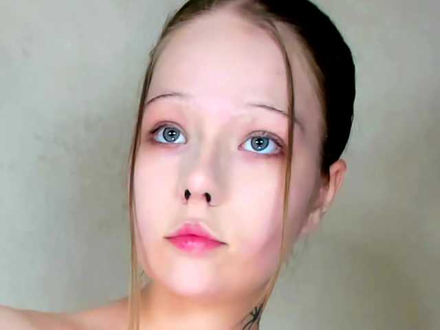 MelMooon live cam on BongaCams