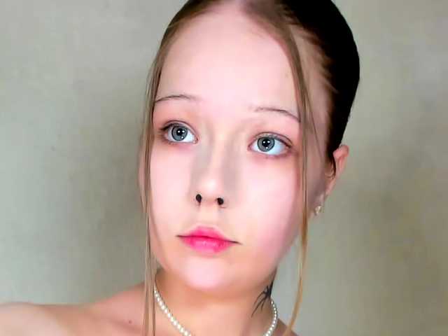 MelMooon live cam on BongaCams