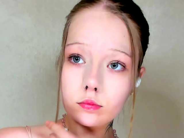 MelMooon live webcam show