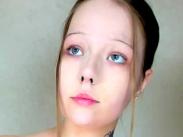 MelMooon live cam on BongaCams