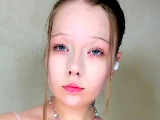 MelMooon live webcam show